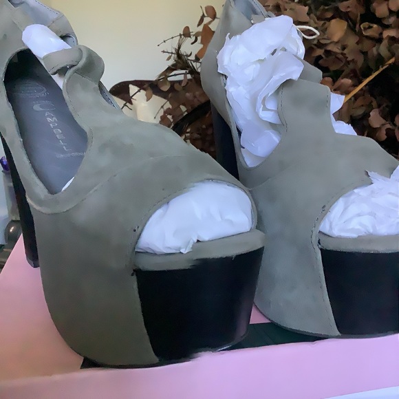 Nwob Jeffrey Campbell foxy platinum grey suede open toe heels size 9 - Picture 4 of 5